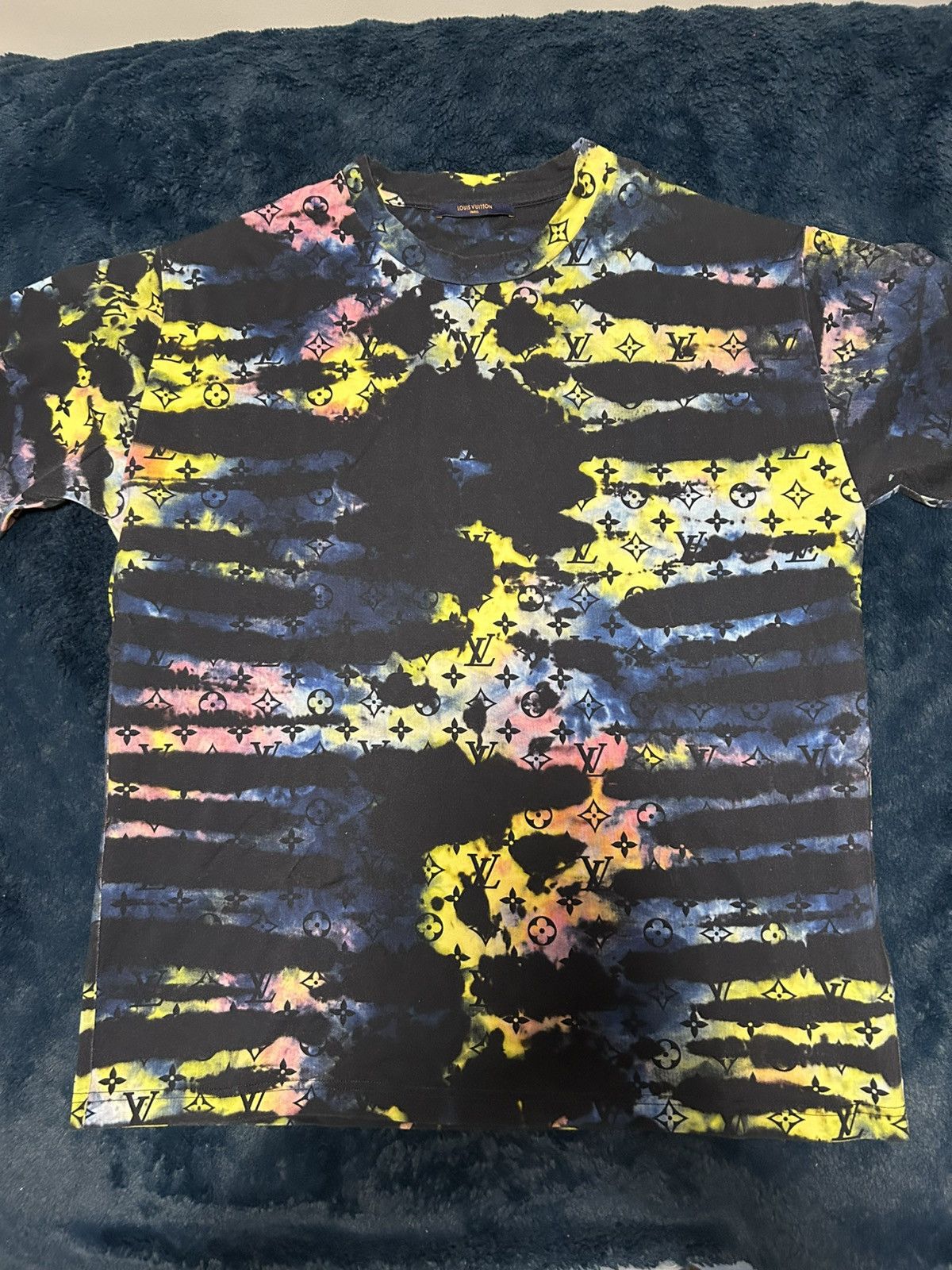 Louis Vuitton Louis Vuitton rainbow monogram tee Size US XL / EU 56 / 4 - 1 Thumbnail