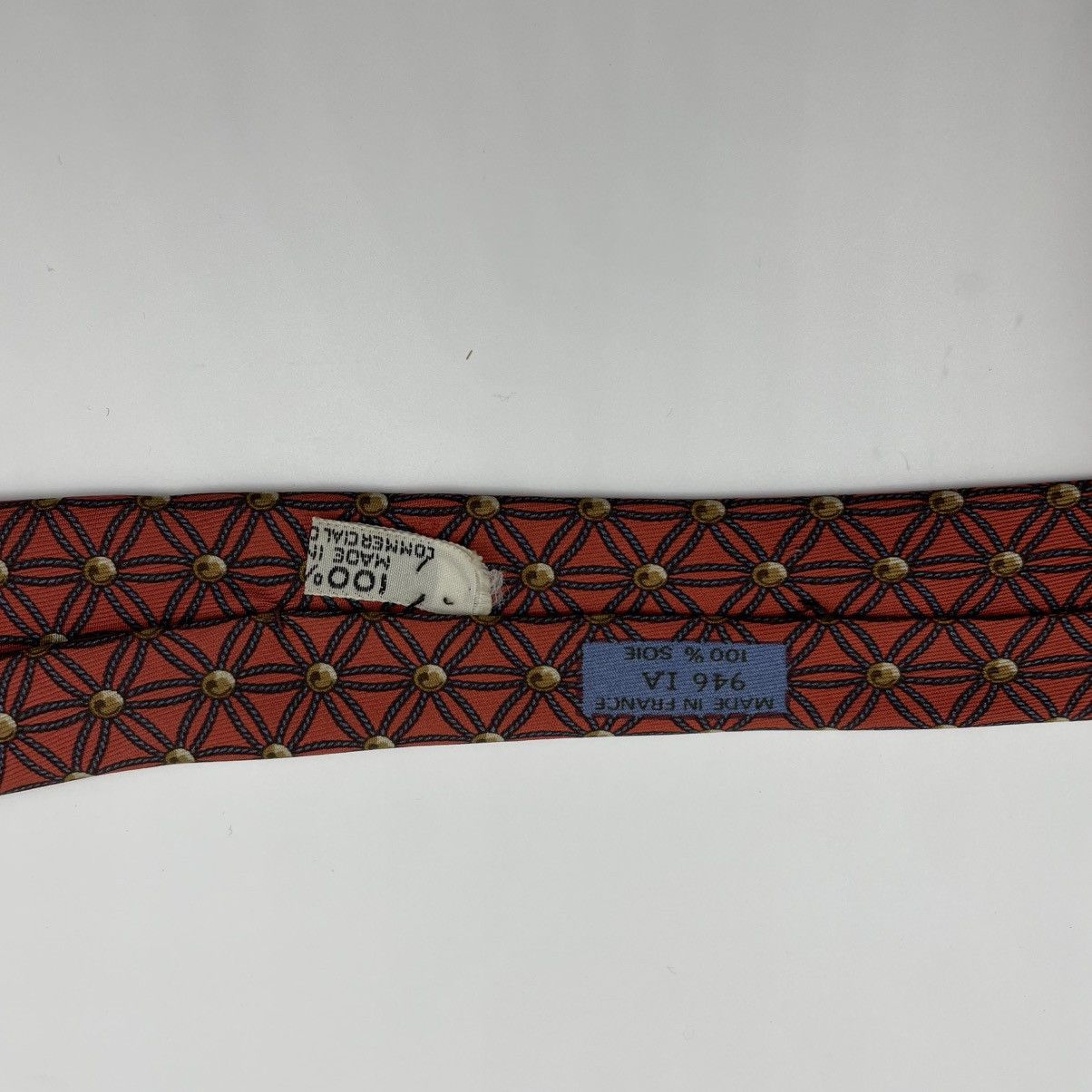 Hermes Hermès Paris 946 IA Silk Tie Red Geometric Chainlink Gold Size ONE SIZE - 6 Thumbnail