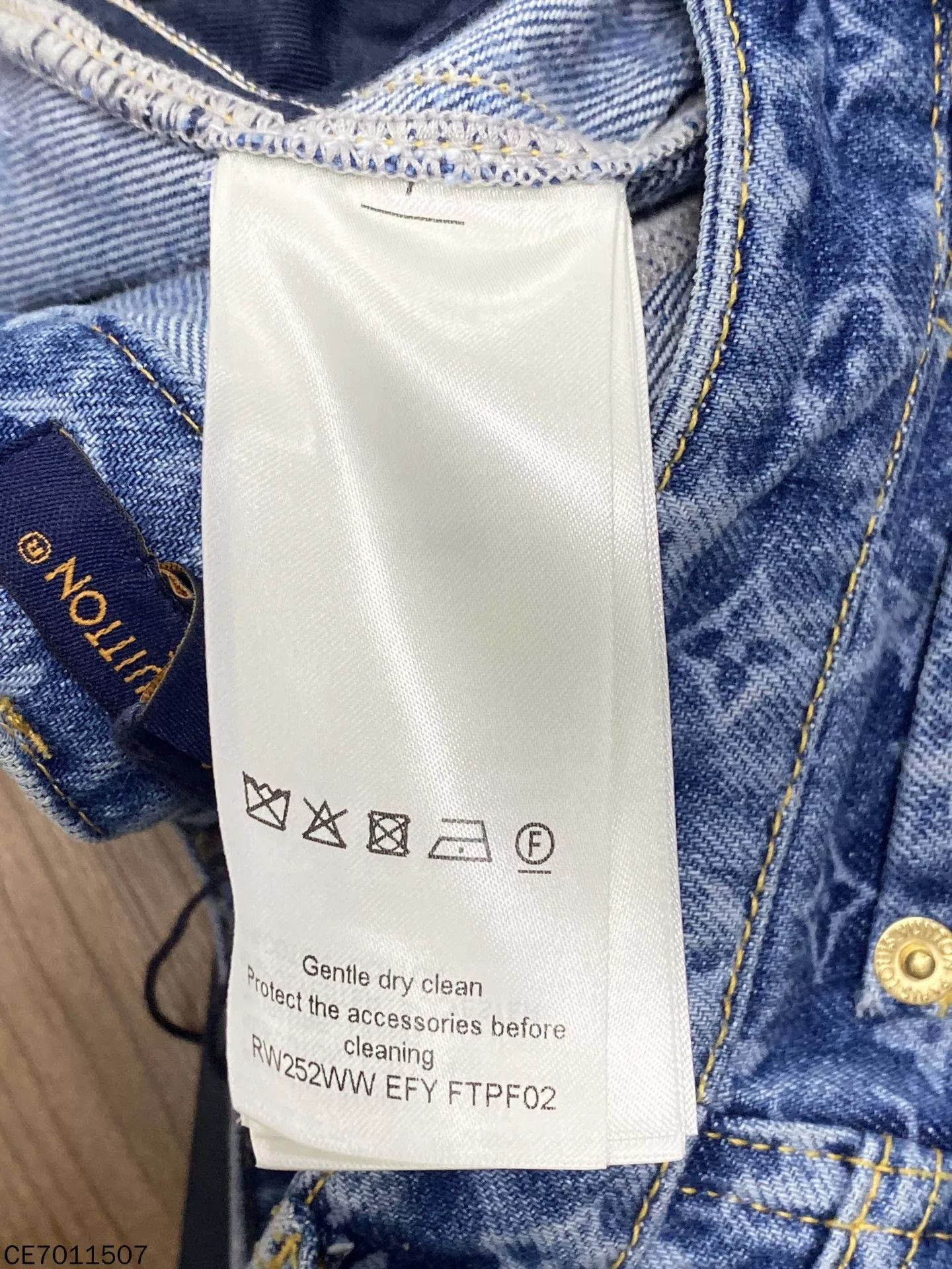 Louis Vuitton LV 25fw Washed Monogram All Over Print Jeans 38 Size 27" / US 4 / IT 40 - 4 Thumbnail