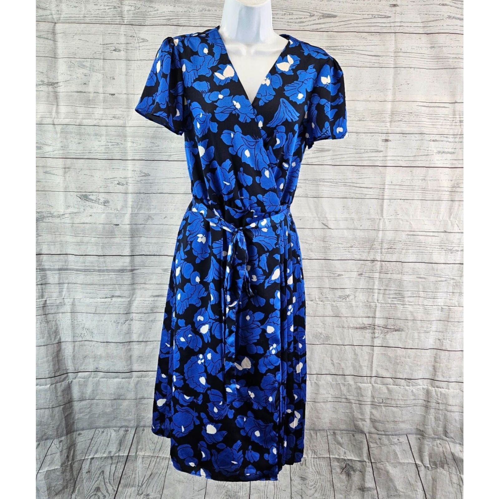 Banana Republic VINTAGE Banana Republic Womens Wrap Dress Sz Small Blue White Floral Short Sleeve Size 28" / US 6 / IT 42 - 2 Thumbnail