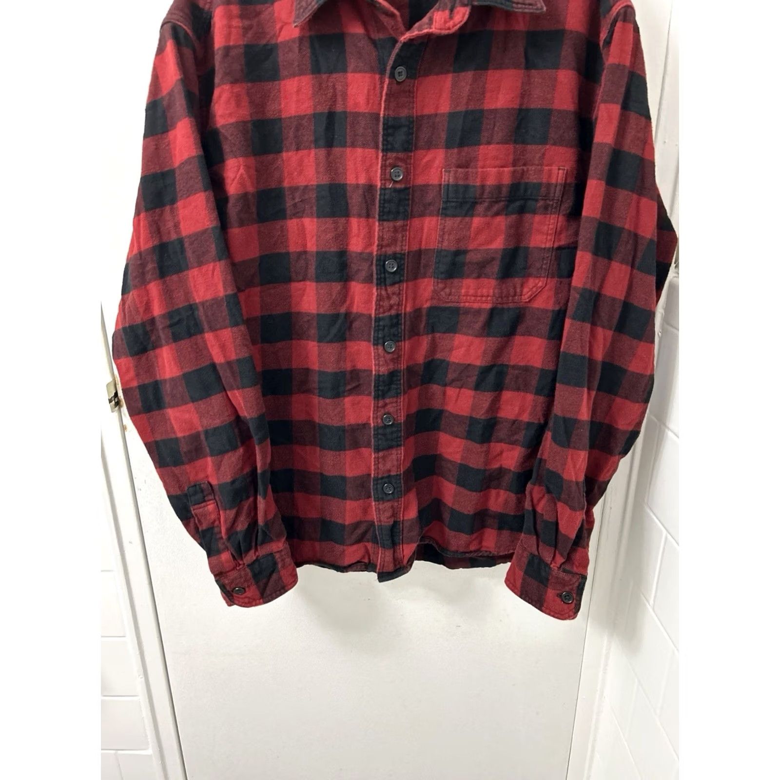 Uniqlo Uniqlo Button-Up Shirt Mens M Red Black Plaid Pocket L/S Casual Vintage No Size US M / EU 48-50 / 2 - 3 Thumbnail