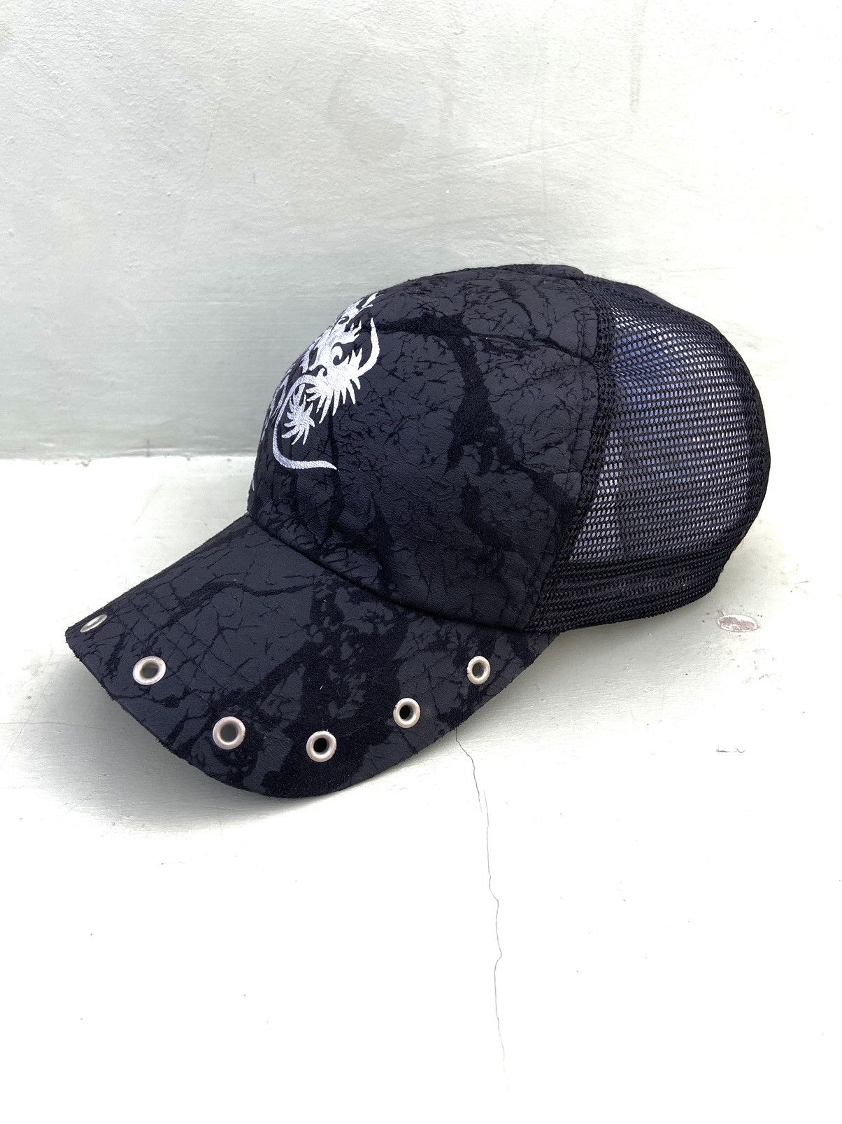 If Six Was Nine 2000s dragon skull trucker hat Size ONE SIZE - 5 Thumbnail