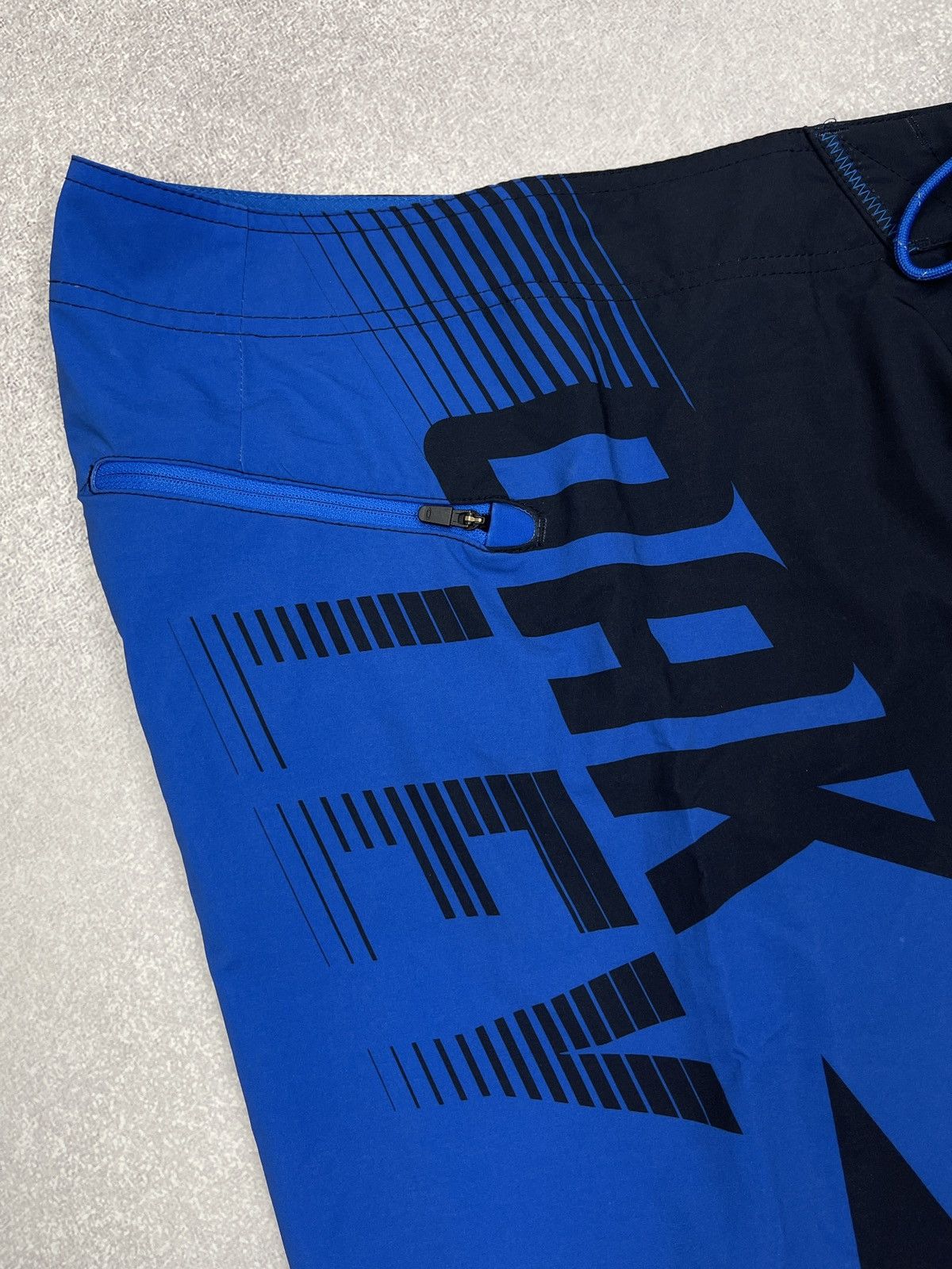 Oakley Vintage Oakley Swimwear Shorts Big Logo Surfing Style Y2K Size US 30 / EU 46 - 4 Thumbnail