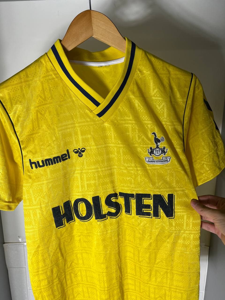Vintage VERY RARE HUMMEL FC TOTTENHAM HOTSPUR ENGLAND SOCCET JERSEY Size US S / EU 44-46 / 1 - 6 Thumbnail