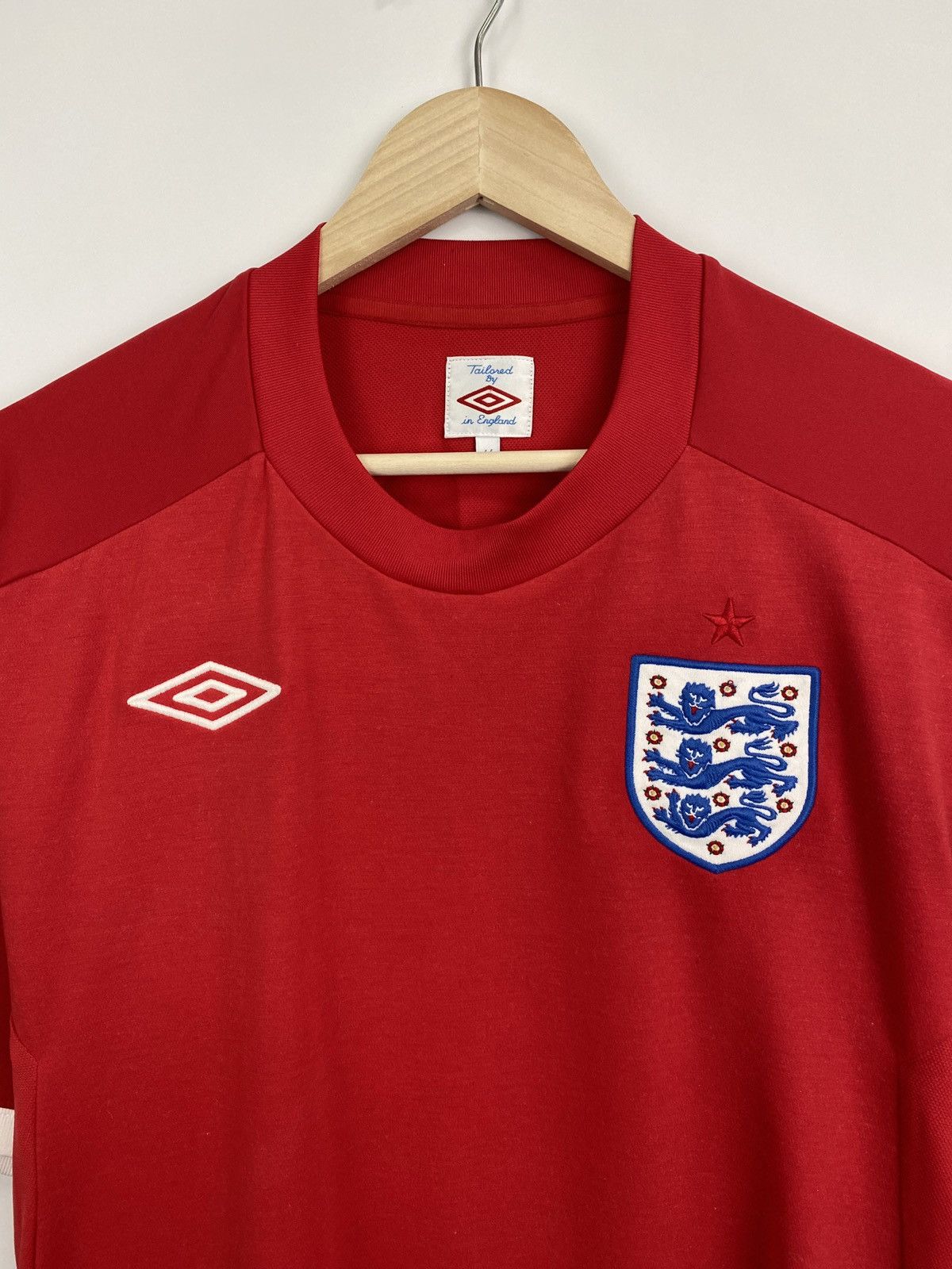 Umbro 🏴󠁧󠁢󠁥󠁮󠁧󠁿 England Umbro 2016 Soccer Jersey Training Rare Retro Hype Size US L / EU 52-54 / 3 - 4 Thumbnail