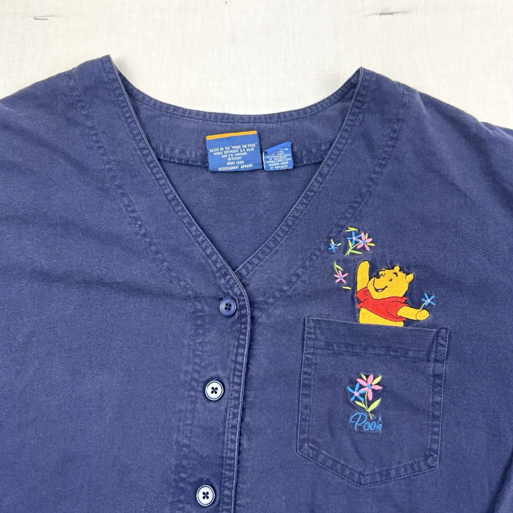 Disney VINTAGE Pooh Winnie The Pooh Button-Up Shirt Womens 2X Blue Cotton Embroidered Flowers Long Sleeve V-Neck Womens Disney World 90s Size XXL / US 16-18 / IT 52-54 - 2 Thumbnail