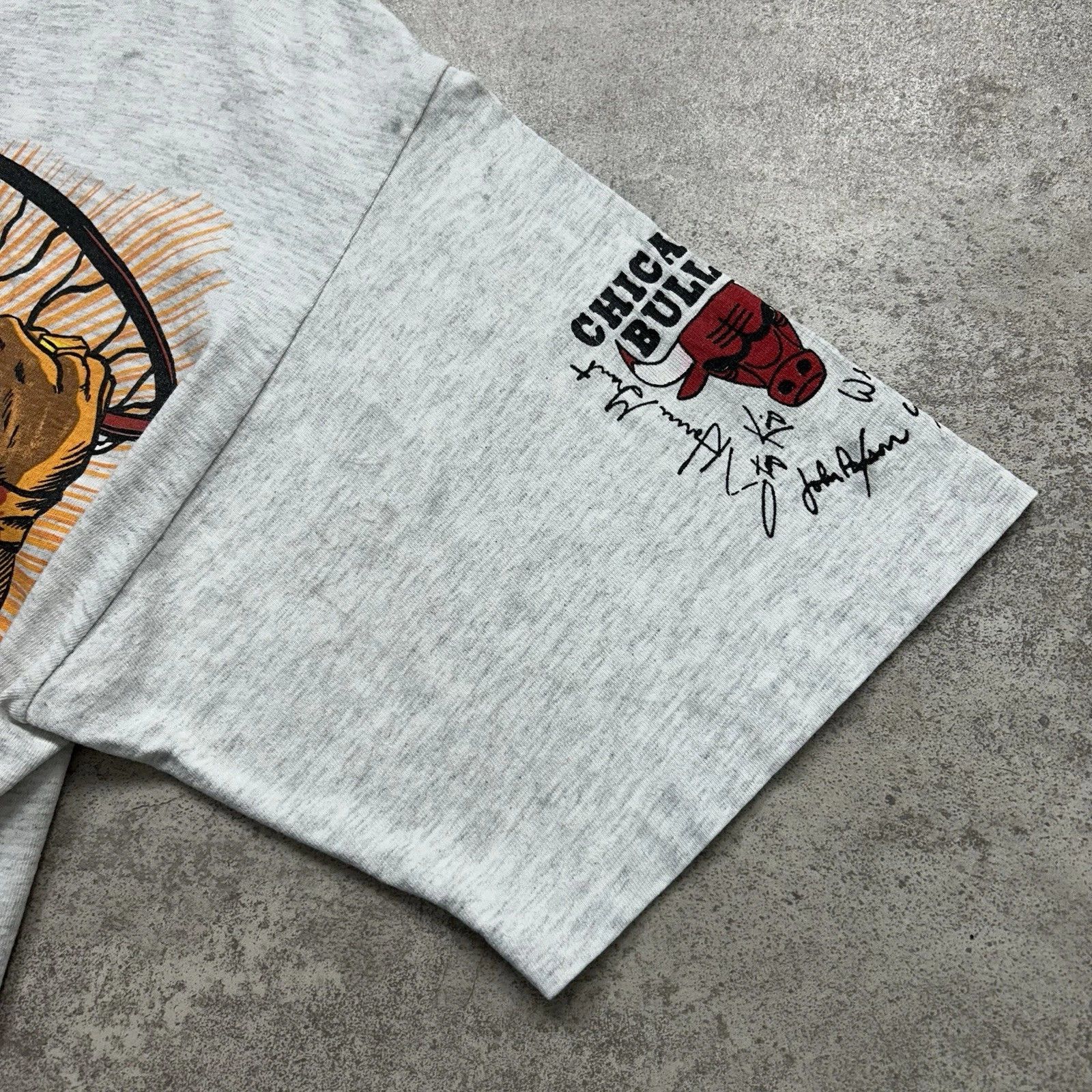 NBA × Vintage CHICAGO BULLS SLAMMIN SUPERHIRO 1994 CHANGES SPORTS T-SHIRT Size US L / EU 52-54 / 3 - 8 Thumbnail