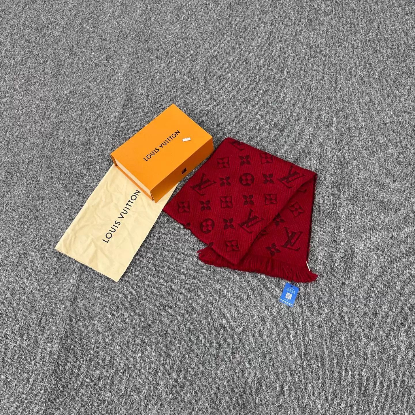 Louis Vuitton LV Monogram Silk Wool Scarf Christmas Red 99 New Size ONE SIZE - 2 Thumbnail