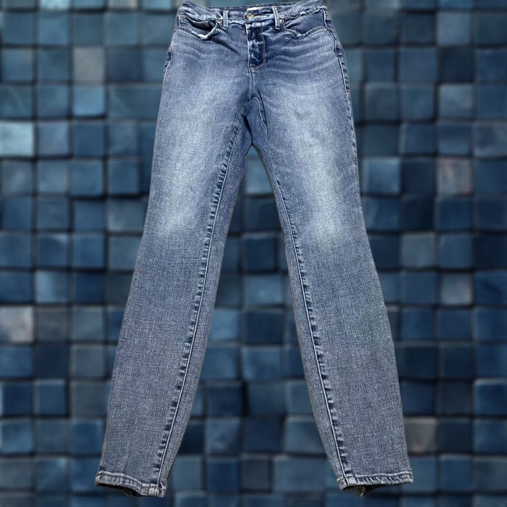 Good American Good American Jeans Womens 6 Blue Denim Medium Wash Skinny High Rise Distressed Pocket Zipper Button 5-Pocket Size 28" / US 6 / IT 42 - 1 Thumbnail