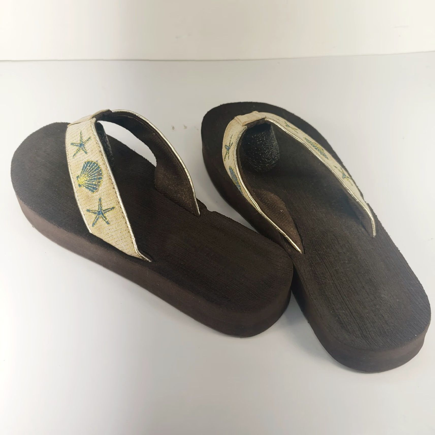 Vintage Tidewater Women's Flip Flops Thong Sandals Gold Starfish Pattern Slip On Size 6-7 Casual Beach Shoes Womens Size US 6 / IT 36 - 5 Thumbnail