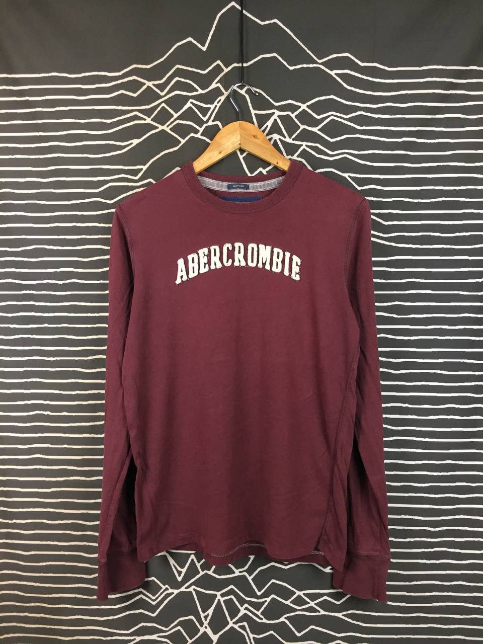 Abercrombie & Fitch Abercrombie & Fitch Spellout Logo Muscle Fit Long Sleeve Tee Size US S / EU 44-46 / 1 - 2 Thumbnail