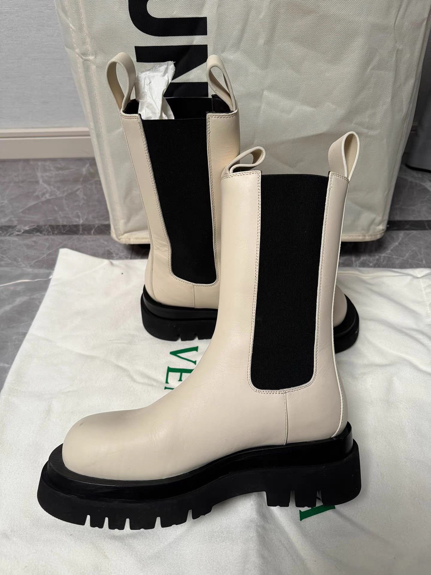 Bottega Veneta Bottega Veneta White & Black Platform Chelsea Boots K6 Size US 6 / IT 36 - 5 Thumbnail