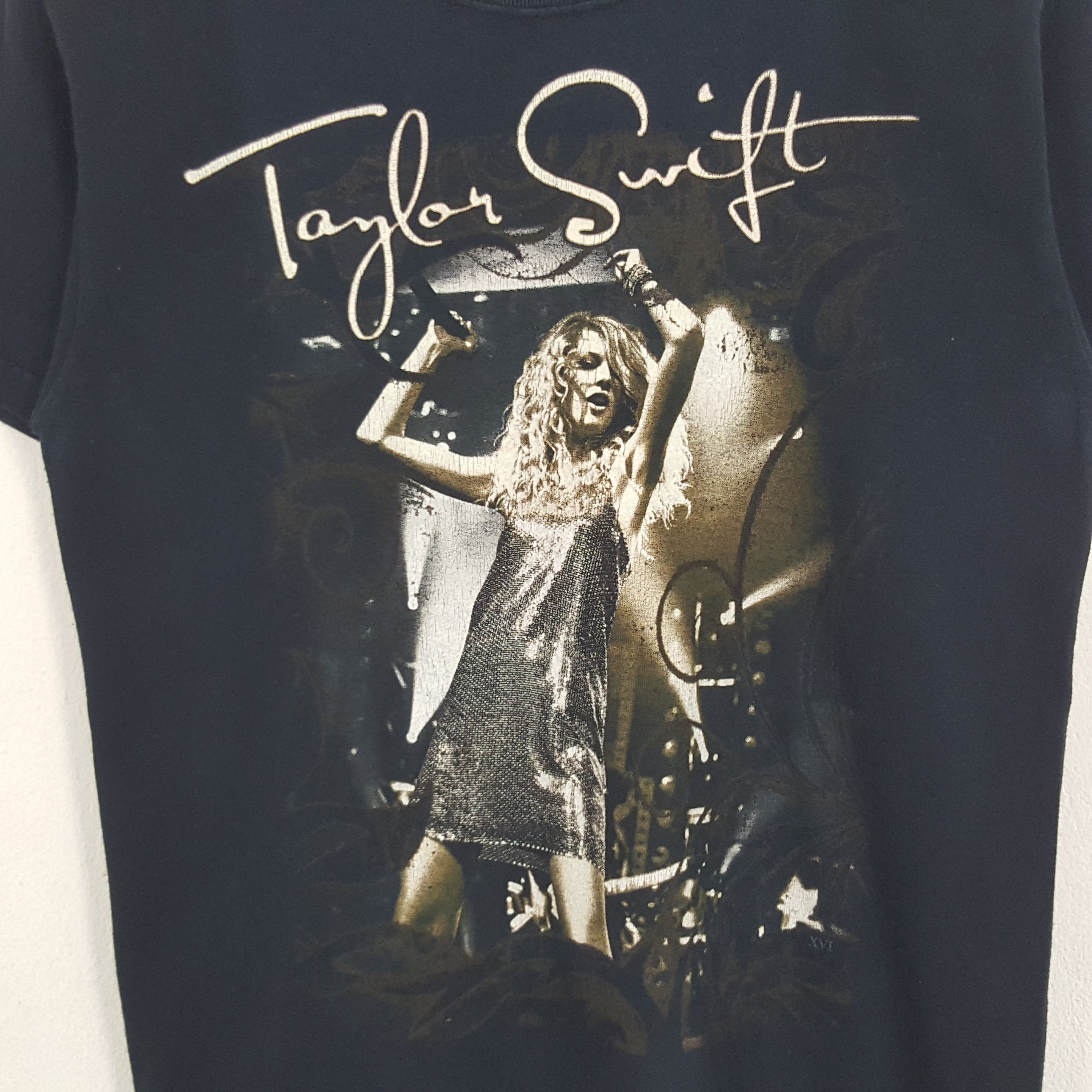 Band Tees × Vintage Vintage Taylor Swift American Singer Songwriter Tour Tshirt Size US XS / EU 42 / 0 - 2 Thumbnail