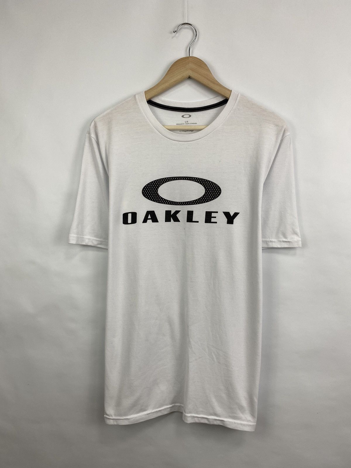 Oakley × Vintage 🇺🇸 Vintage Y2K Oakley Big Logo T-Shirt Rare Retro Hype Size US L / EU 52-54 / 3 - 3 Thumbnail