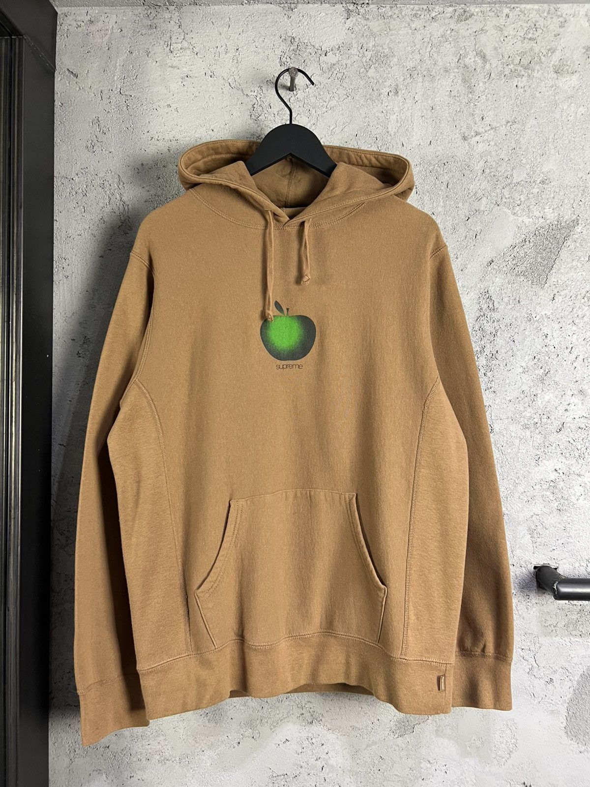 supreme apple hooded sweat パーカー　L Supreme Apple Hooded Sweatshirt (SS19) - $148