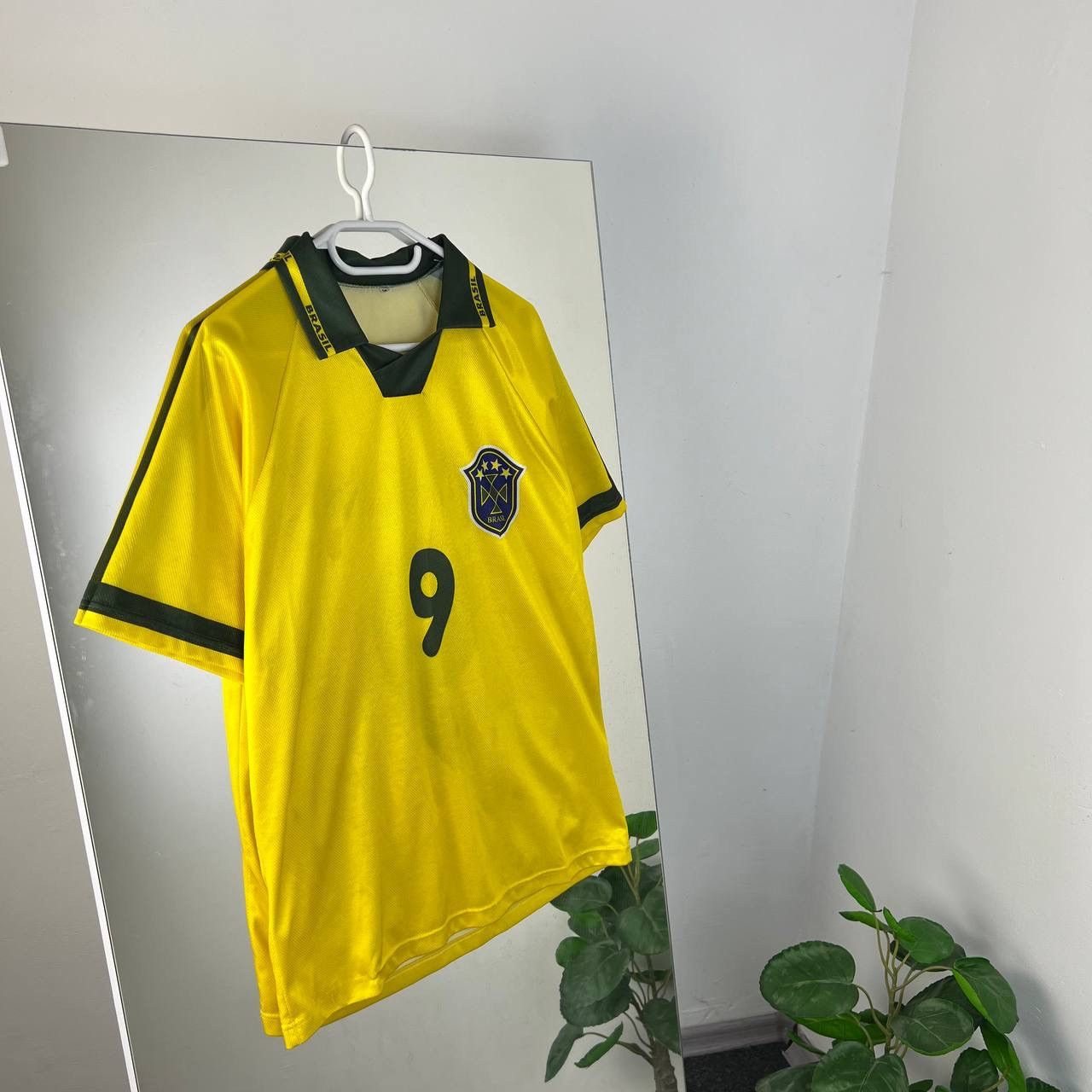 Vintage Vintage Y2K Ronaldo 9 Brazil Soccer Jersey T-Shirt Size US M / EU 48-50 / 2 - 2 Thumbnail