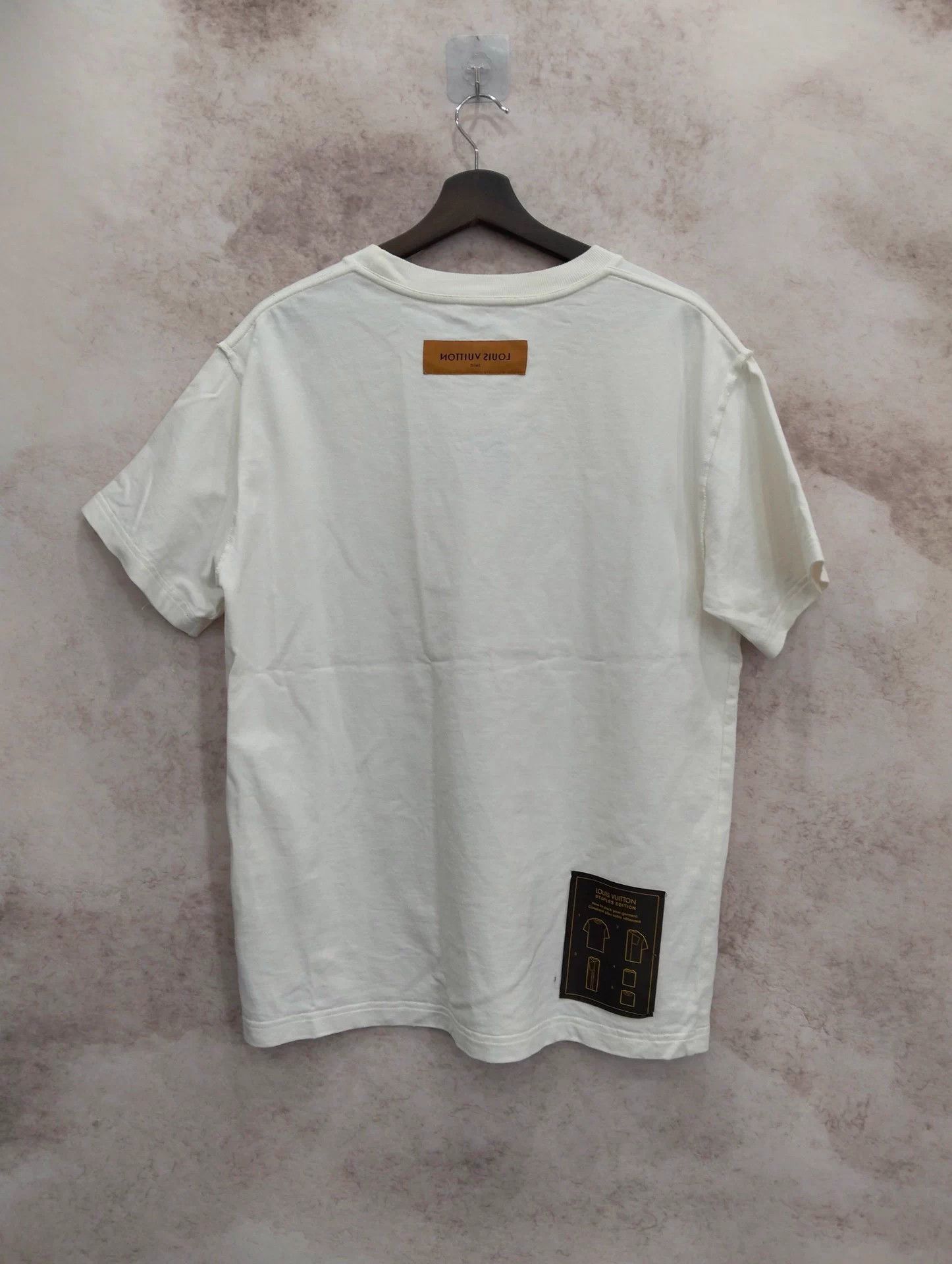 Louis Vuitton LV white back slogan short-sleeve tee M Size US M / EU 48-50 / 2 - 2 Thumbnail