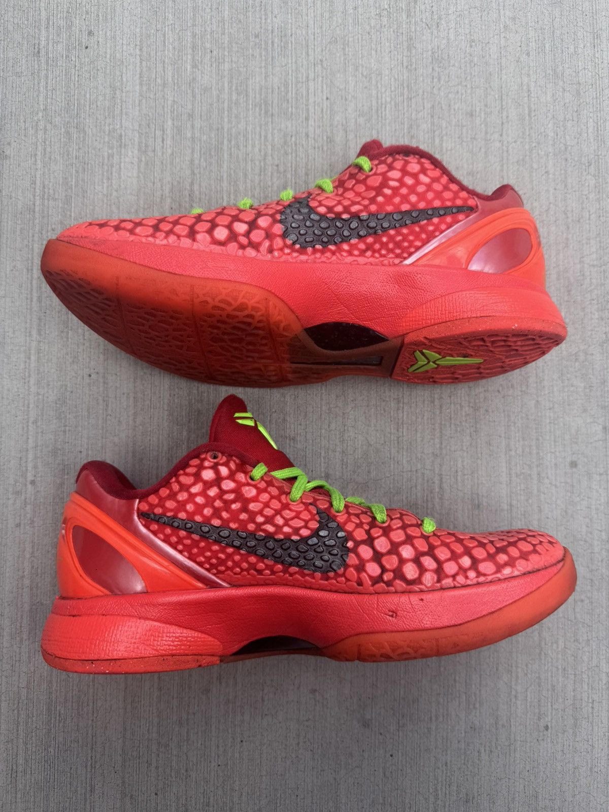 Nike NIKE KOBE 6 PROTRO REVERSE GRINCH SIZE 5.5 M / 7 WOMEN Size US 5.5 / EU 38 - 2 Thumbnail