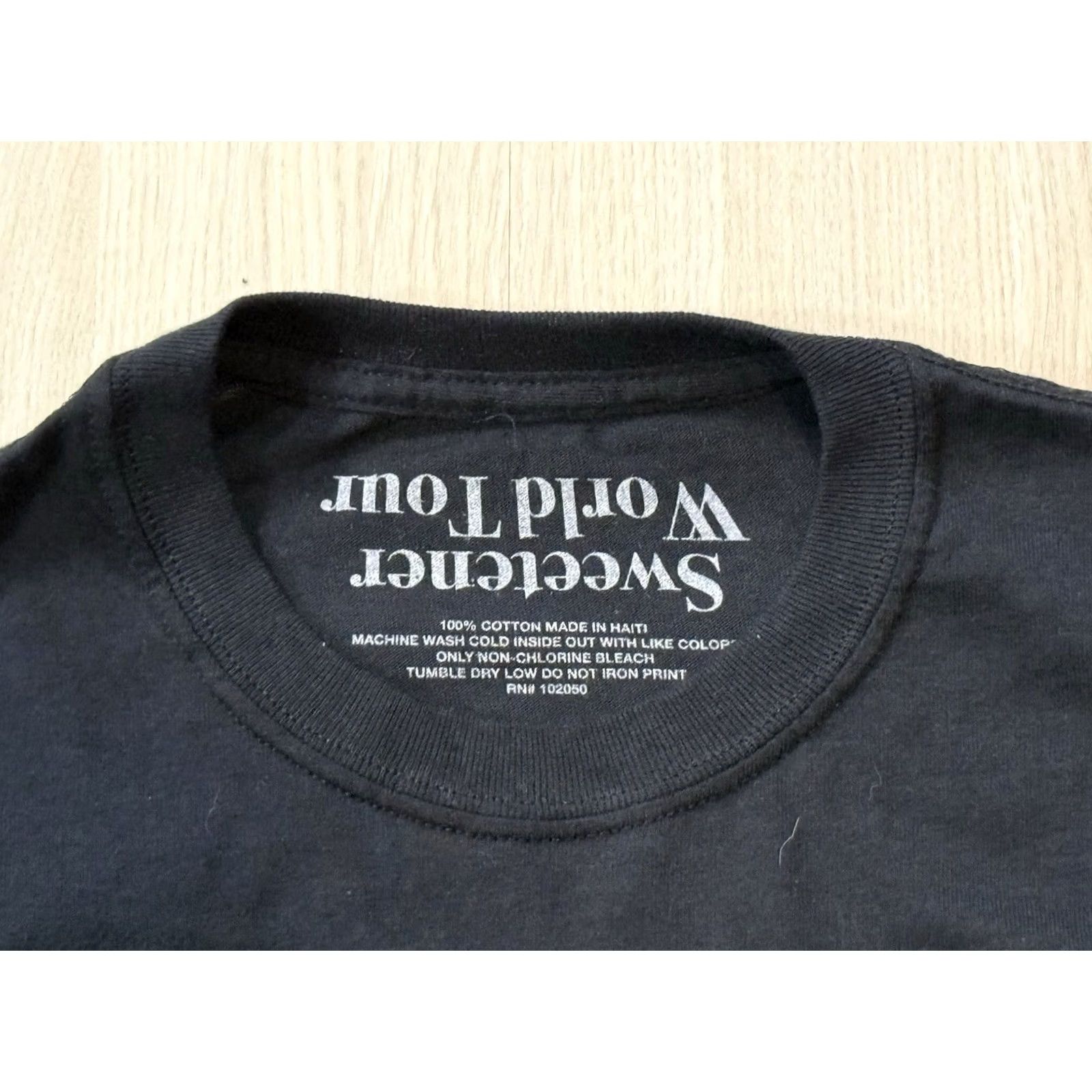 Vintage Ariana Grande Sweetener European Tour 2019 Shirt M Black Graphic Print Crew Neck Short Sleeve T-Shirt Unisex Adults Size US M / EU 48-50 / 2 - 6 Thumbnail