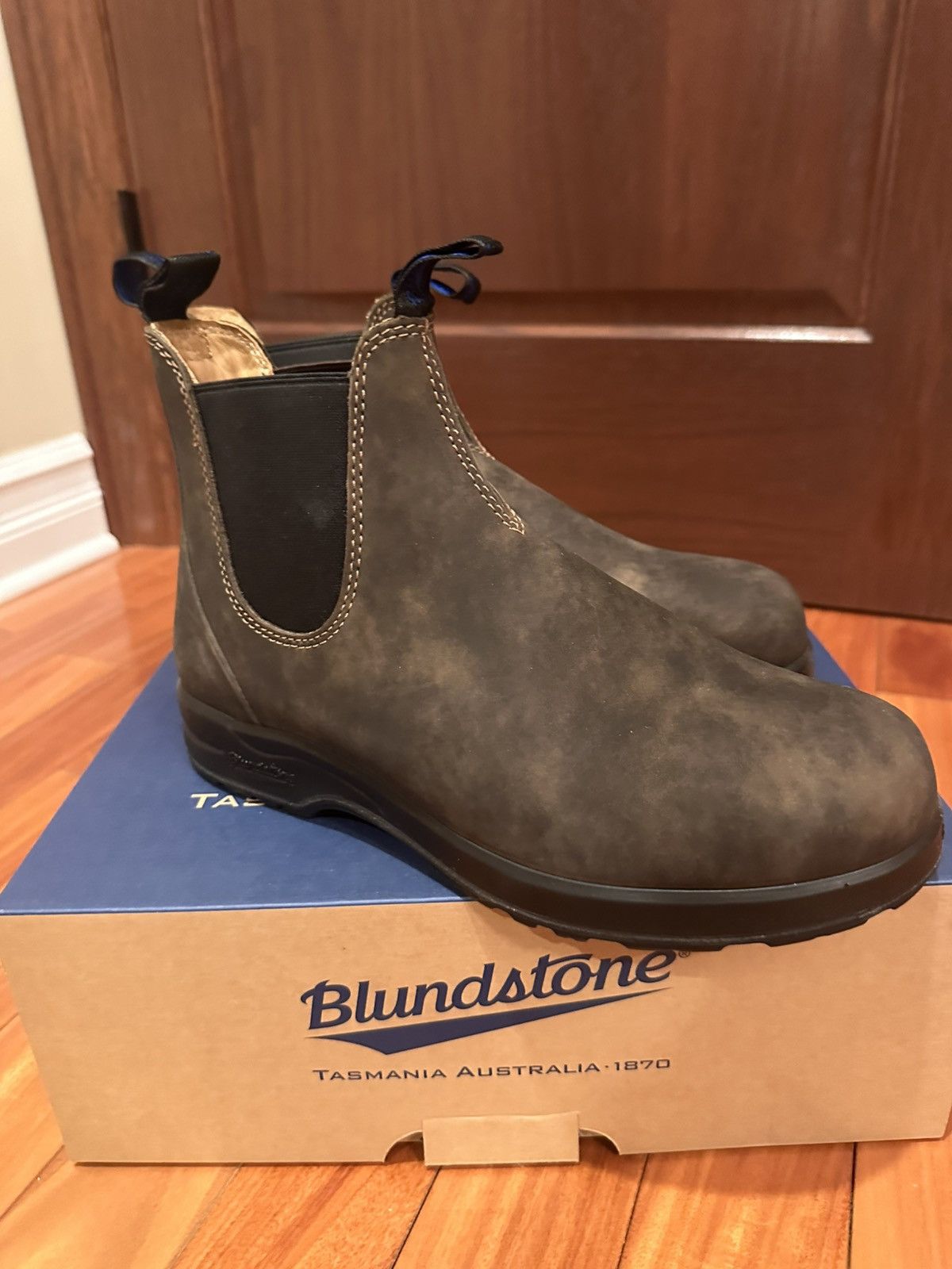 Blundstone Blundstone,10.5US Thermal Chelsea Boots Vibram ,Waterproof, Size US 10.5 / EU 43-44 - 1 Thumbnail