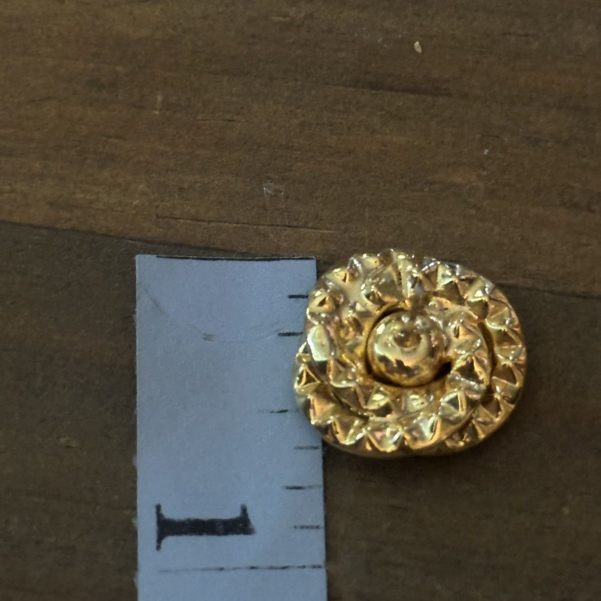 Other Gold tone swirly emerald and rhinestones post earrings Size ONE SIZE - 4 Thumbnail