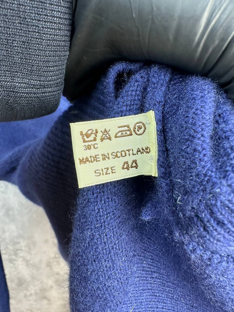 Barrie Barrie 100% Pure Cashmere Sweater Scotland V-Neck VTG Jumper Size US XL / EU 56 / 4 - 10 Thumbnail