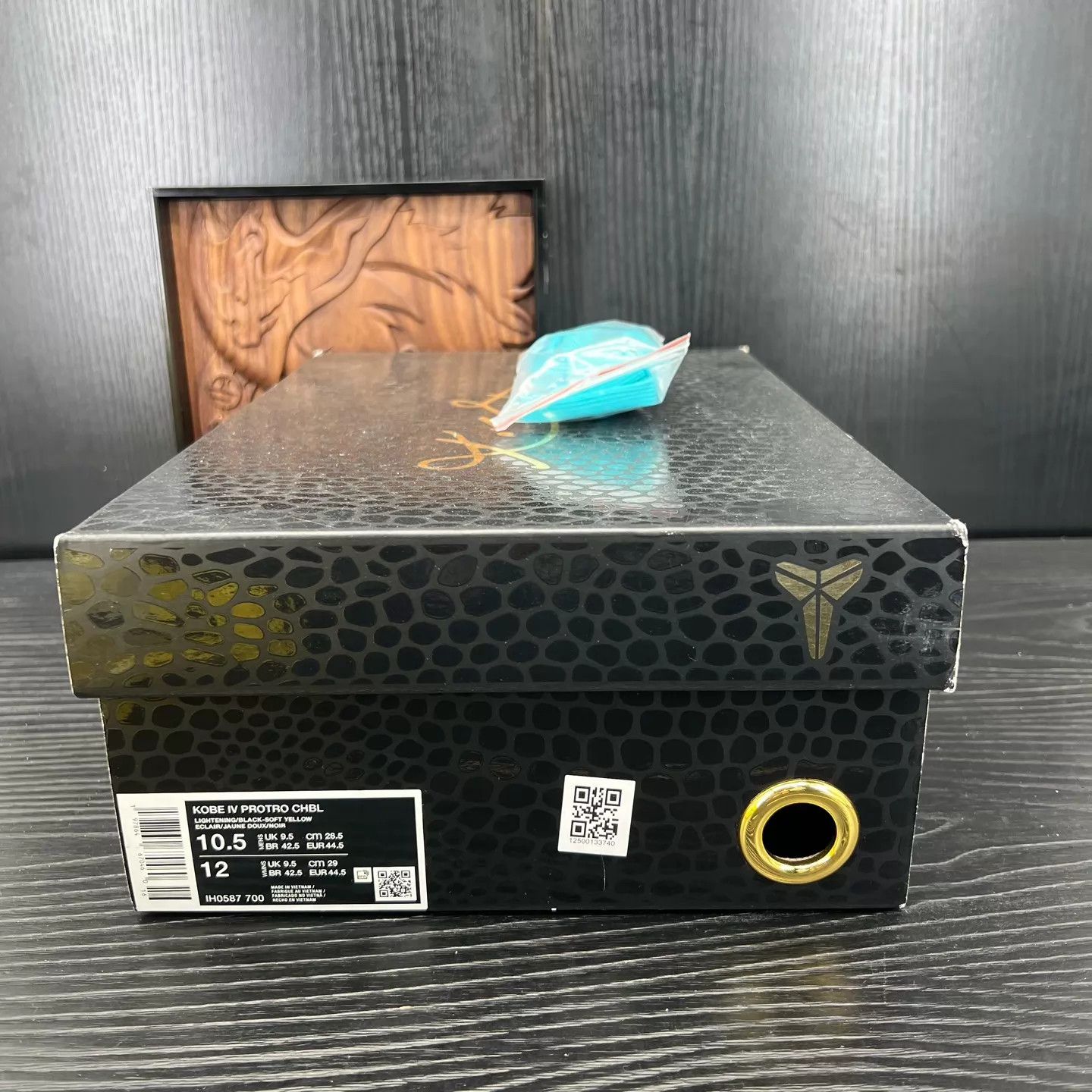Nike Nike Kobe 4 Black/Yellow 44.5 Worn Once Like New Size US 11.5 / EU 44-45 - 9 Thumbnail