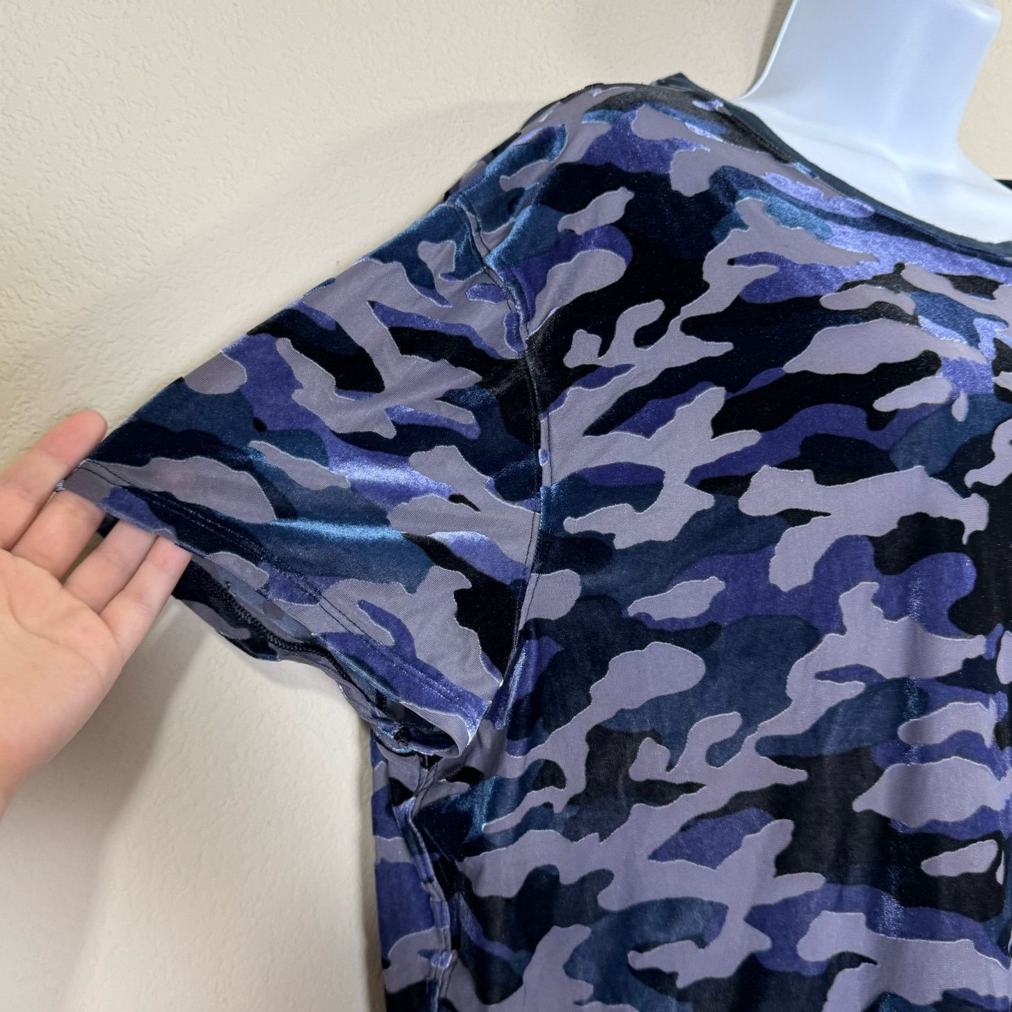 Free People free people | velvet burnout blue camo boho tee sz S Size S / US 4 / IT 40 - 4 Thumbnail