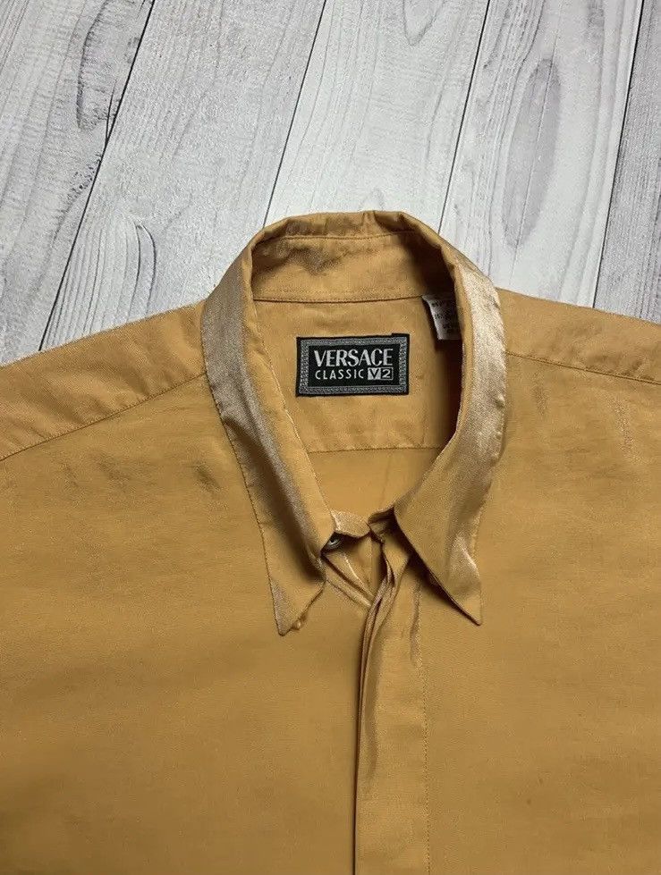 Vintage Vintage Versace shirt gold rare nylon size M Size US M / EU 48-50 / 2 - 2 Thumbnail