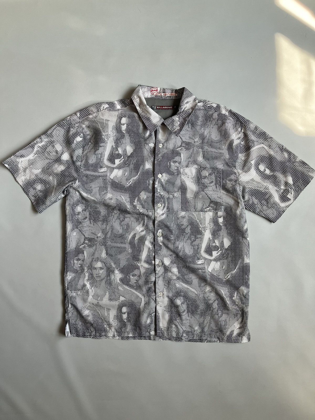 Billabong Vintage 90s Billabong Optic Confusion Monogram Girl Shirt Size US M / EU 48-50 / 2 - 1 Thumbnail