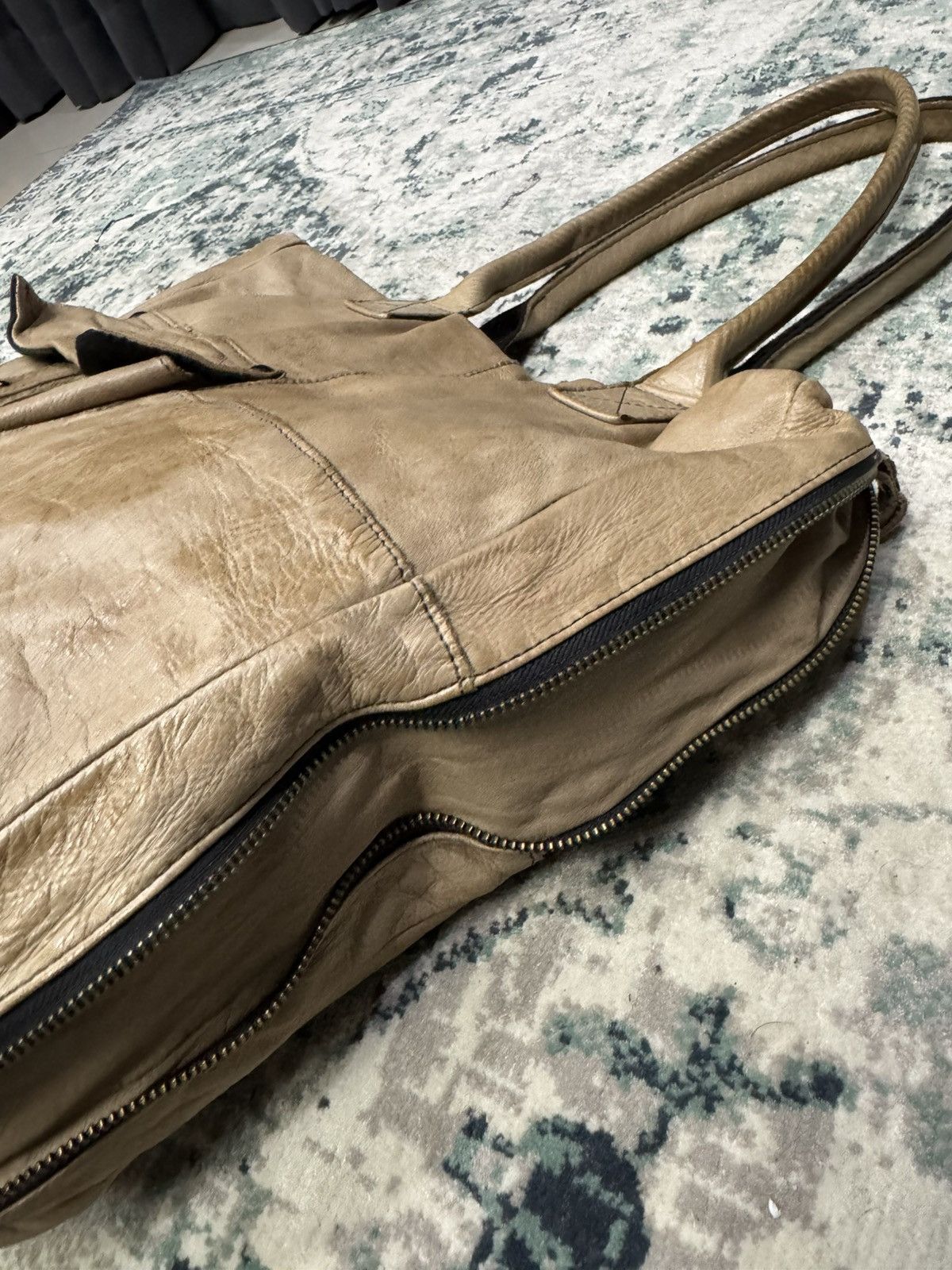 14th Addiction DECADE SOFT LEATHER SIDE ZIPPER TOTE BAG Size ONE SIZE - 7 Thumbnail