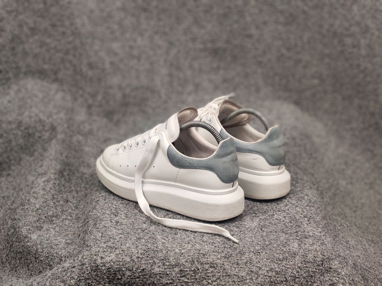 Alexander McQueen Alexander McQueen Oversized Leather Sneaker WhitePowder Blue Size US 8 / IT 38 - 7 Thumbnail
