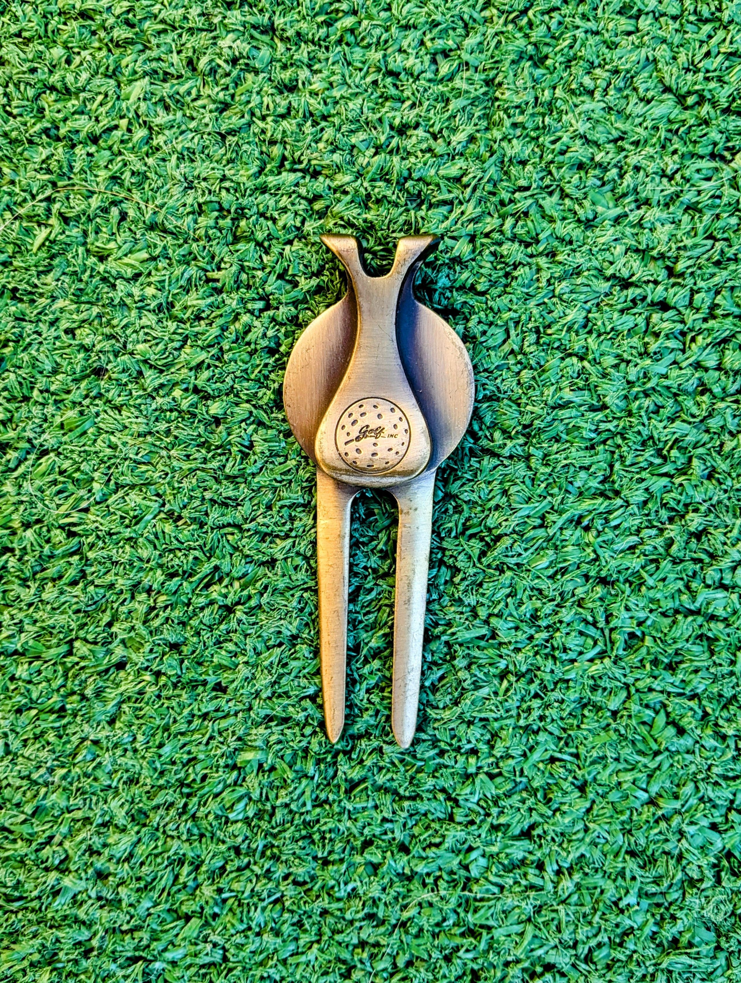 Designer Mount Wolseley Ireland Golf Club Certav Et Vici Divot Tool Size ONE SIZE - 2 Thumbnail