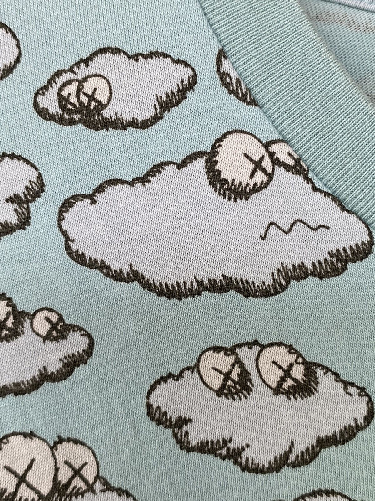 Vintage Rare Uniqlo X Kaws Fullprint Tshirt Size US L / EU 52-54 / 3 - 9 Thumbnail