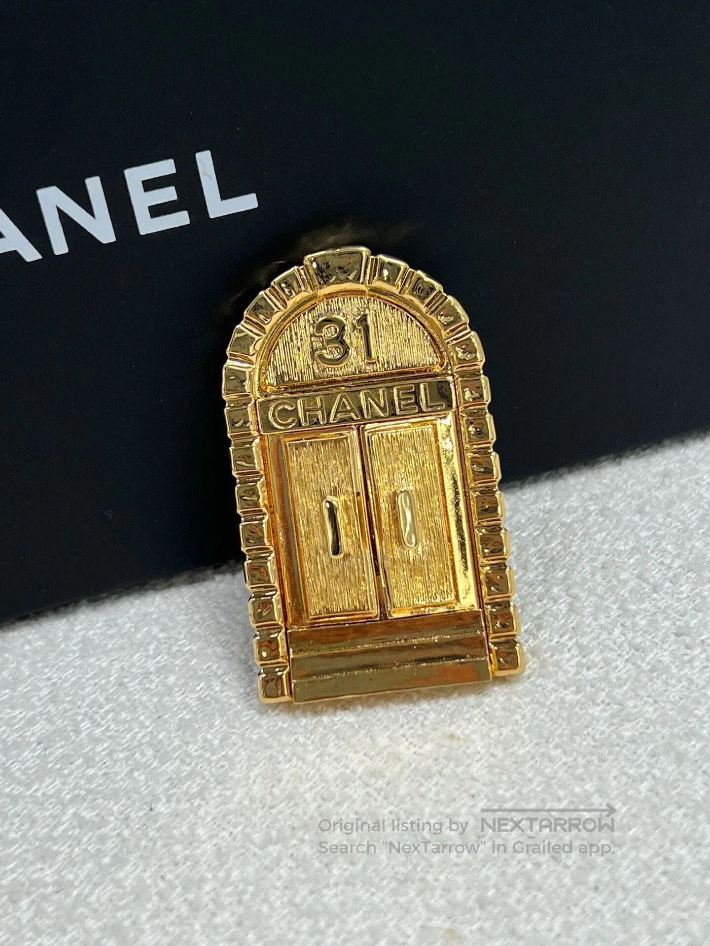 Chanel Chanel Rue Cambon Gold Gate Brooch. Size ONE SIZE - 1 Thumbnail