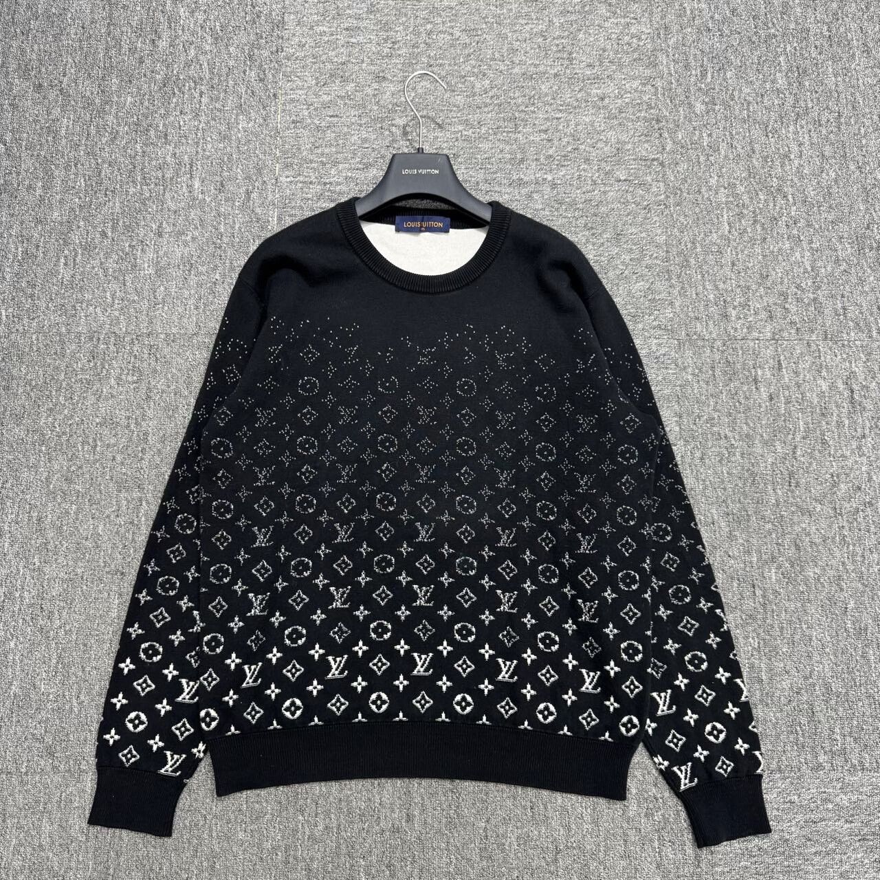 Louis Vuitton louis vuitton gradient logo sweatshirt Size US M / EU 48-50 / 2 - 1 Thumbnail