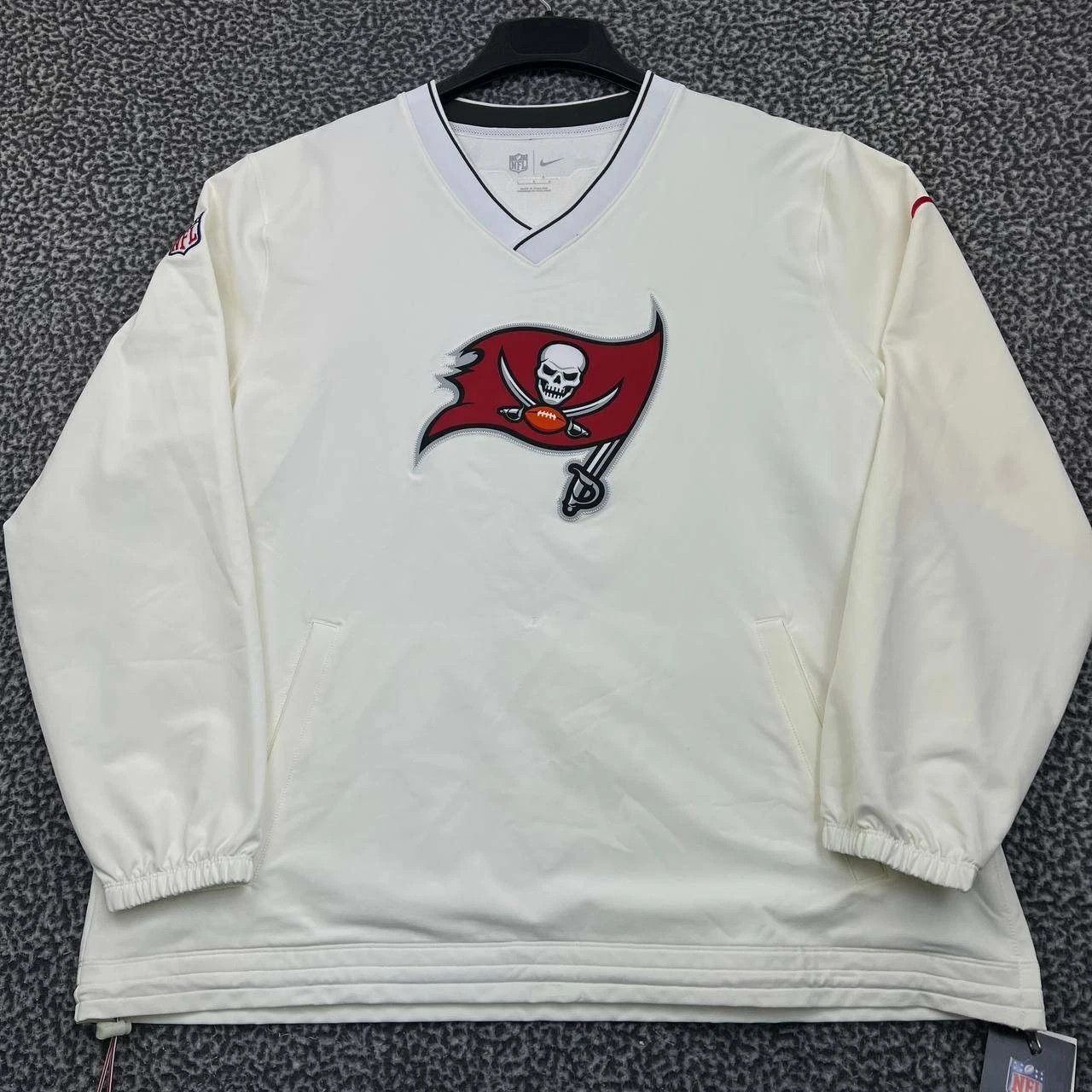 Nike Nike Windbreaker Jacket Tampa Bay Buccaneers NFL V-Neck L Size US L / EU 52-54 / 3 - 1 Thumbnail