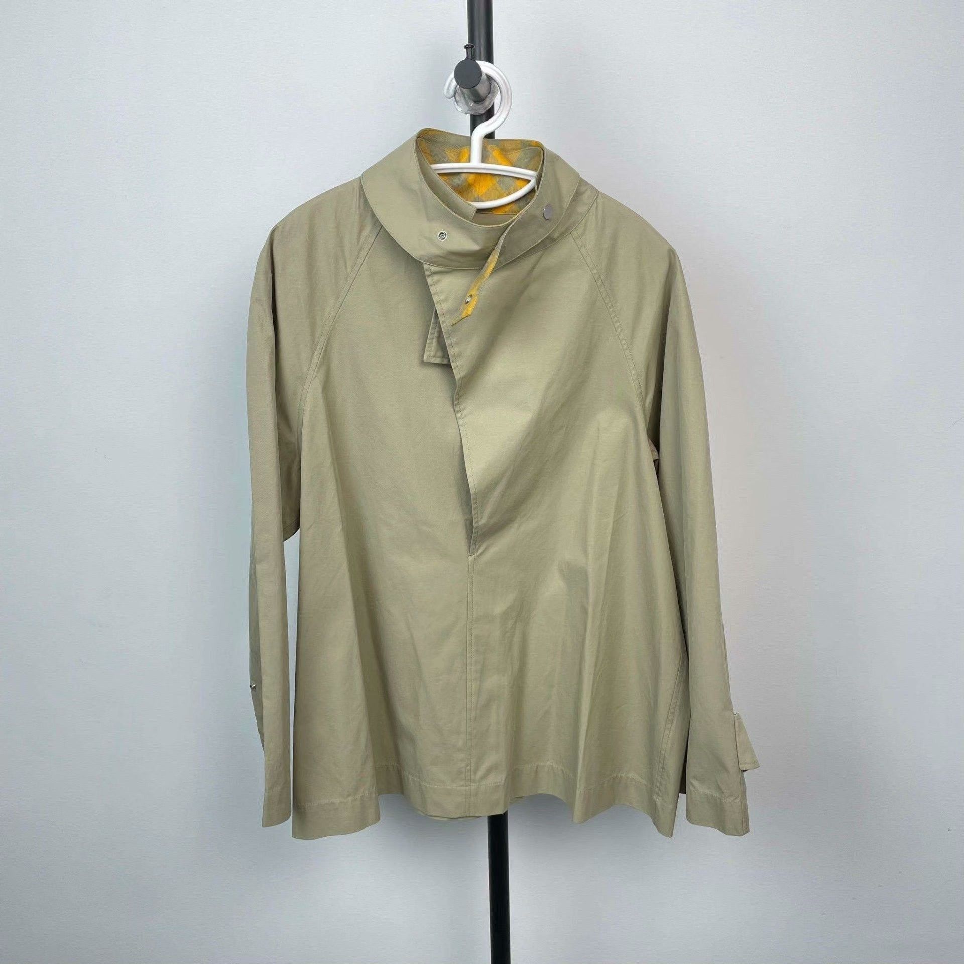 Burberry Burberry Green Button Up 34 Women Size XS / US 0-2 / IT 36-38 - 1 Thumbnail