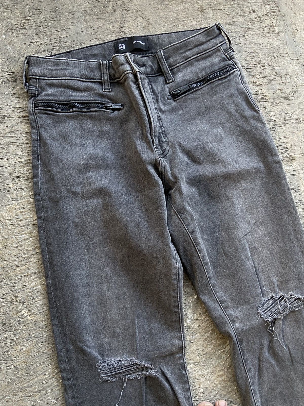GU × Undercover SS24 GUxUNDERCOVER - Destressed Slim Fit Strech Jeans Pants Size US 31 - 2 Thumbnail