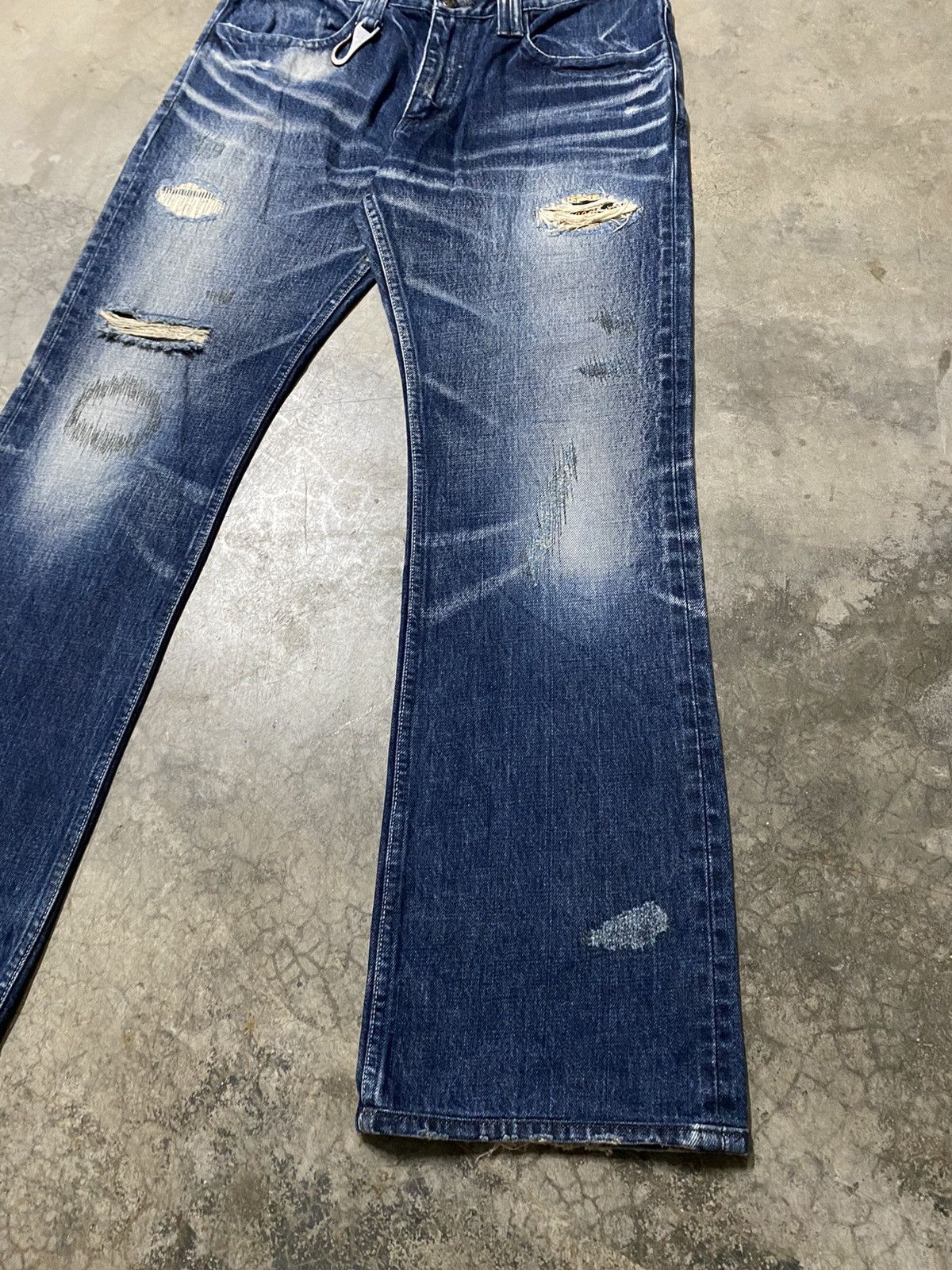 Le Grande Bleu (L.G.B.) × Roar × roarguns Flare Jeans Japanese Roargun Distressed Size US 32 / EU 48 - 11 Thumbnail