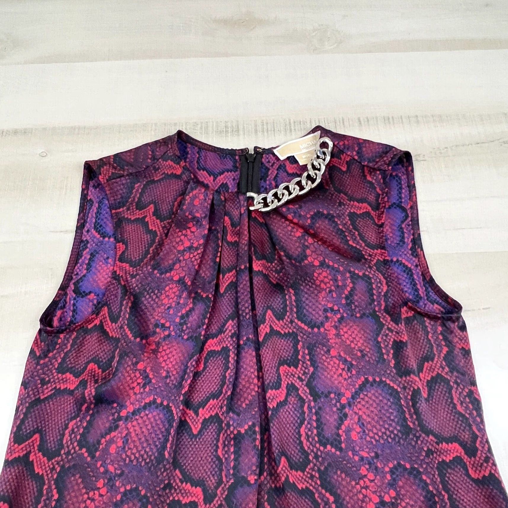 Michael Kors Michael Kors Pink Snakeskin Sleeveless Chain Accent Blouse Women's Petite Small Size S / US 4 / IT 40 - 2 Thumbnail