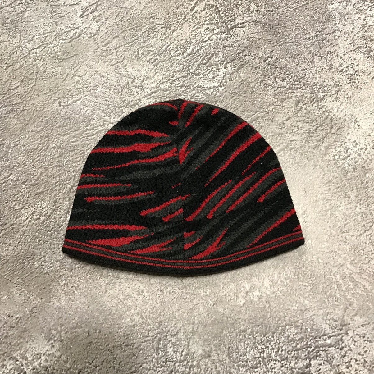 Vintage Vintage 90s Striped Beanie Red Black Emo Grunge Sun Faded OS Size ONE SIZE - 3 Thumbnail