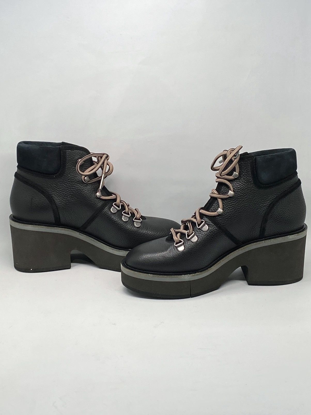 Robert Clergerie Clergerie Lace Up Leather booties size 37 Size US 7 / IT 37 - 7 Thumbnail