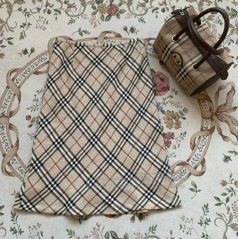Burberry Burberry Beige Plaid Wool Blend Midi Skirt. Size 28" / US 6 / IT 42 - 5 Thumbnail