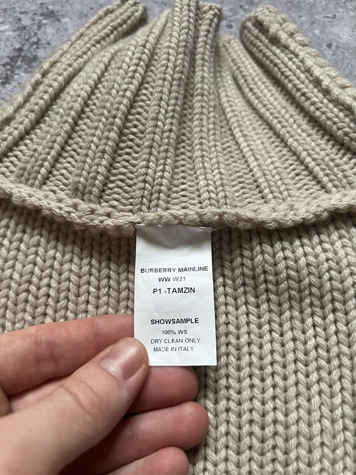 Burberry Burberry Knitted Asymetrical Sample Sweater Made in Italy Size L / US 10 / IT 46 - 18 Thumbnail
