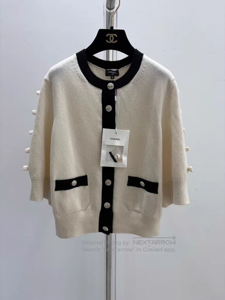 Chanel Chanel White and black contrast colour bow gold buckle cas Size XS / US 0-2 / IT 36-38 - 1 Thumbnail