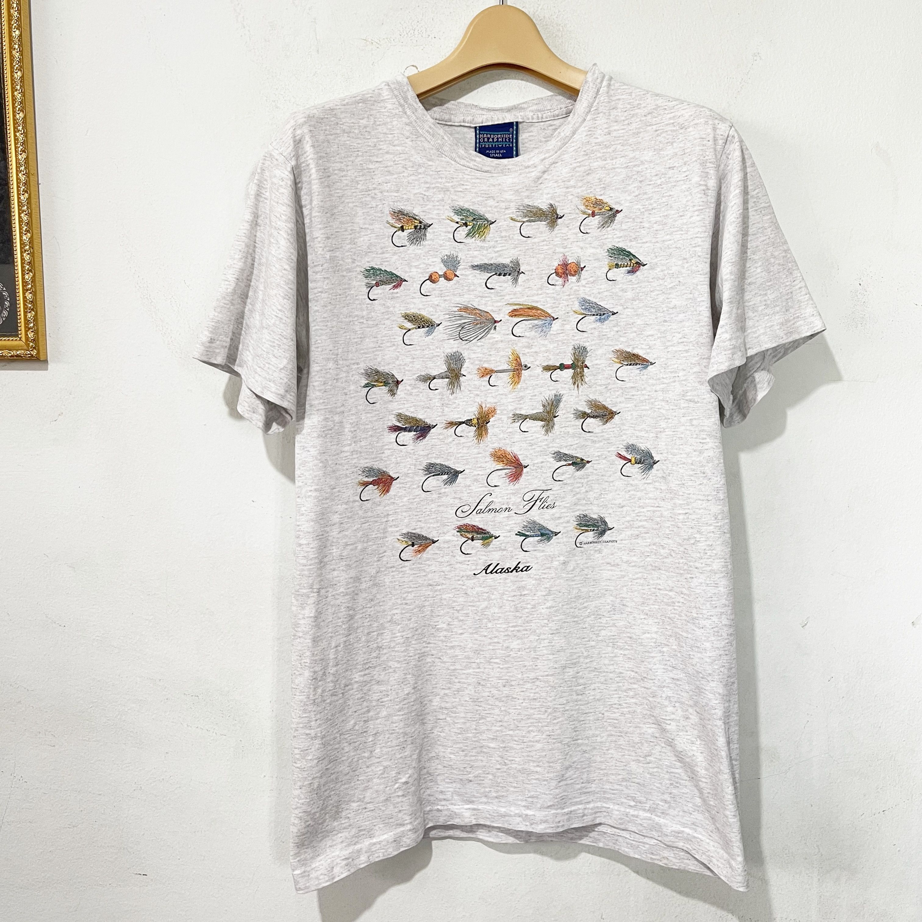 Vintage Vintage 90s Salmon Flies Alaska Fishing T-Shirt Size US S / EU 44-46 / 1 - 1 Thumbnail
