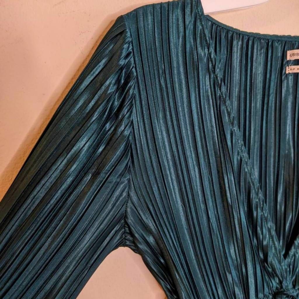 Urban Outfitters Urban Outfitters Cartia Plisse Top S Emerald Green Pleated B Size S / US 4 / IT 40 - 12 Thumbnail