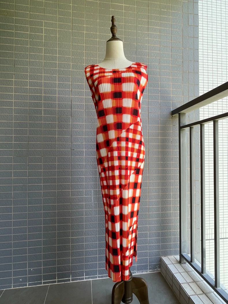 Issey Miyake Issey Miyake size:3 Orange pleated watermelon dress Size S / US 4 / IT 40 - 2 Thumbnail