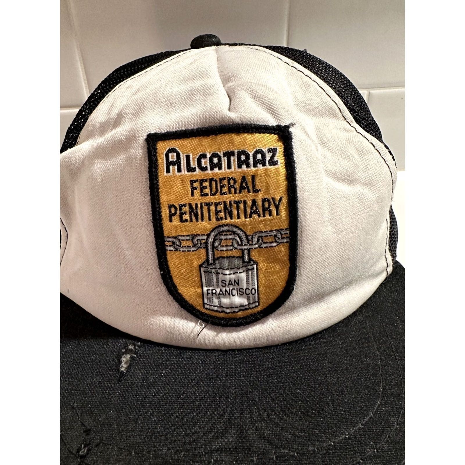 Vintage VINTAGE Alcatraz Federal Penitentiary Trucker Hat Snap-Back Men One Size Black White Hat Size ONE SIZE - 2 Thumbnail